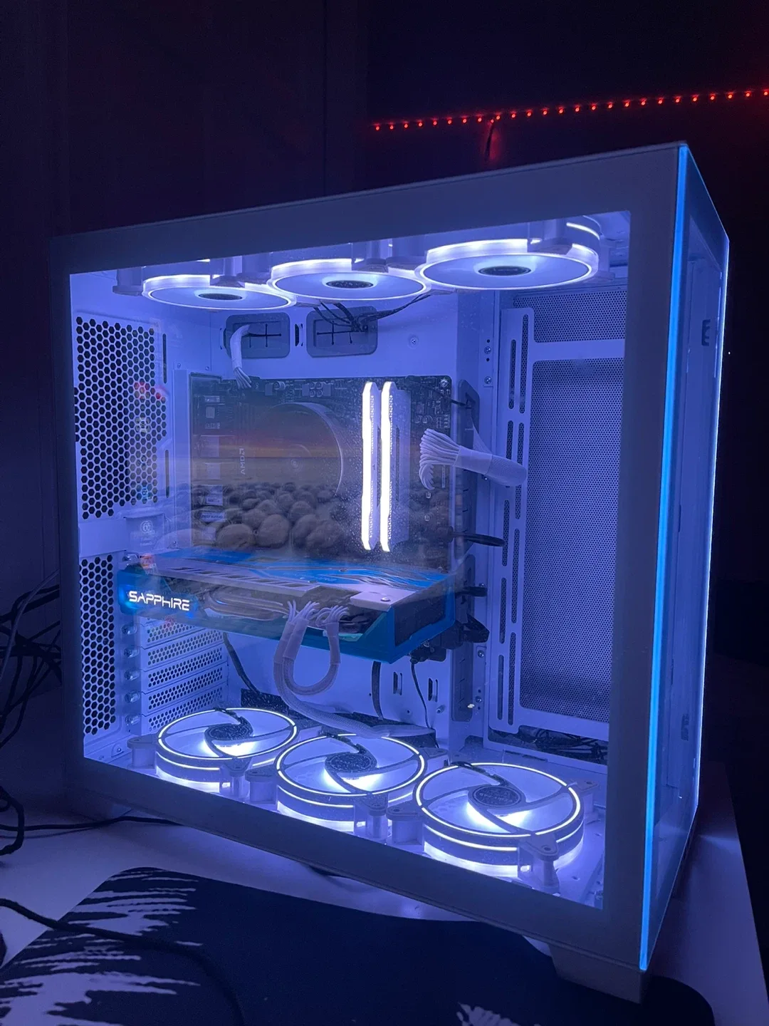 Custom White PC Build image indicator(3)