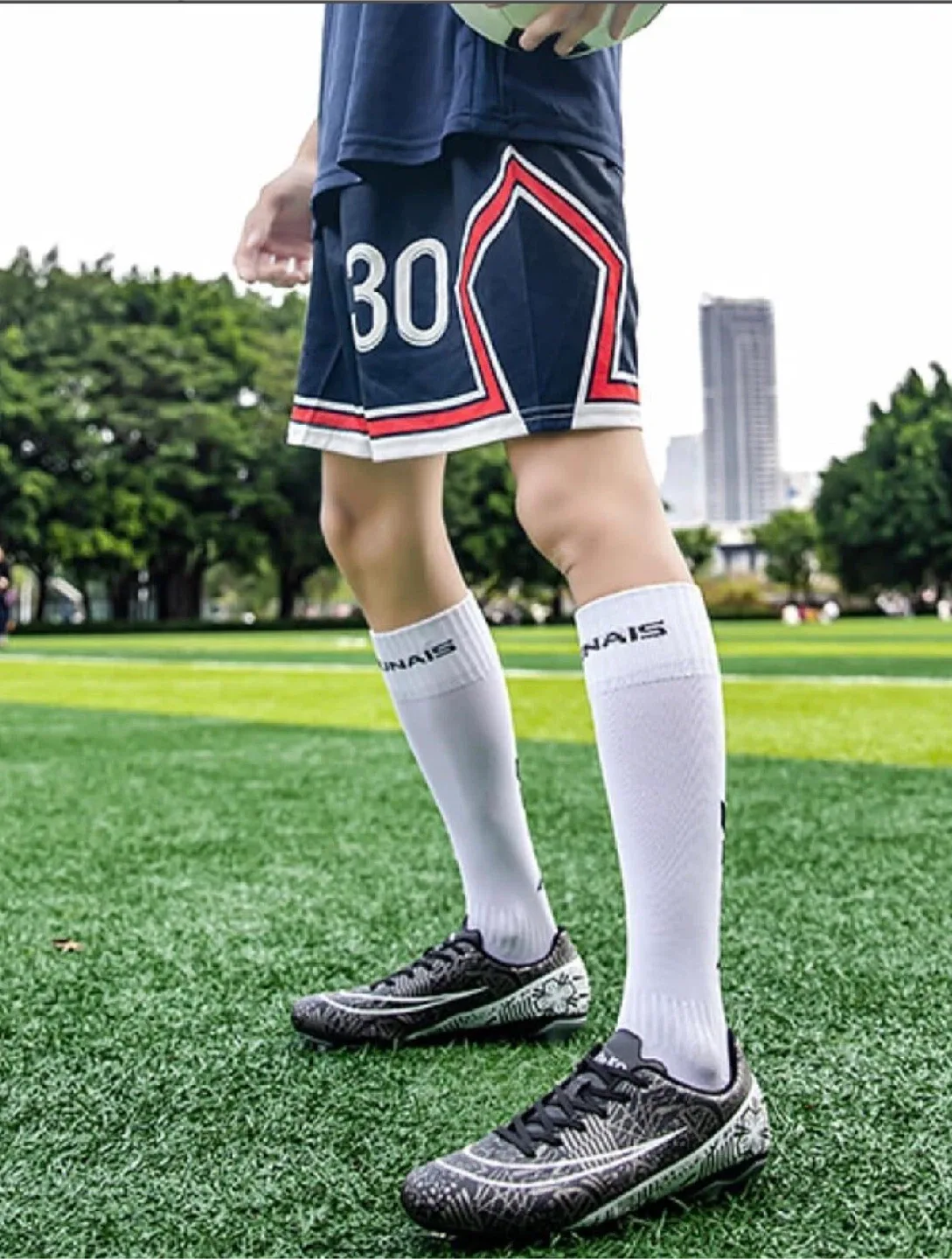 Brand New Roniluu Soccer Shoes – Unisex – Black image indicator(5)