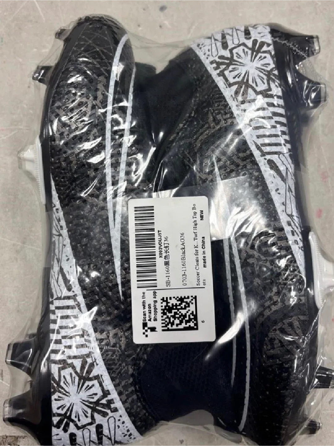 Brand New Roniluu Soccer Shoes – Unisex – Black image indicator(4)