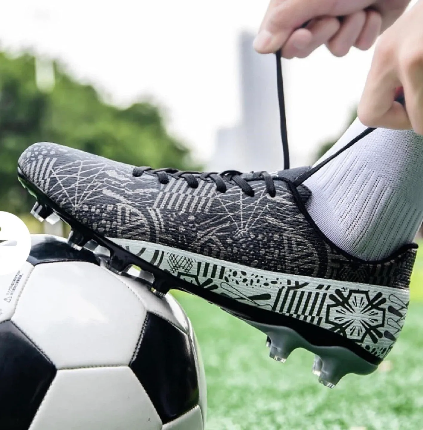 Brand New Roniluu Soccer Shoes – Unisex – Black image indicator(3)