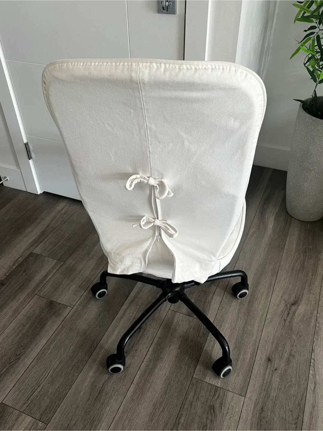 Desk Chair image indicator(3)