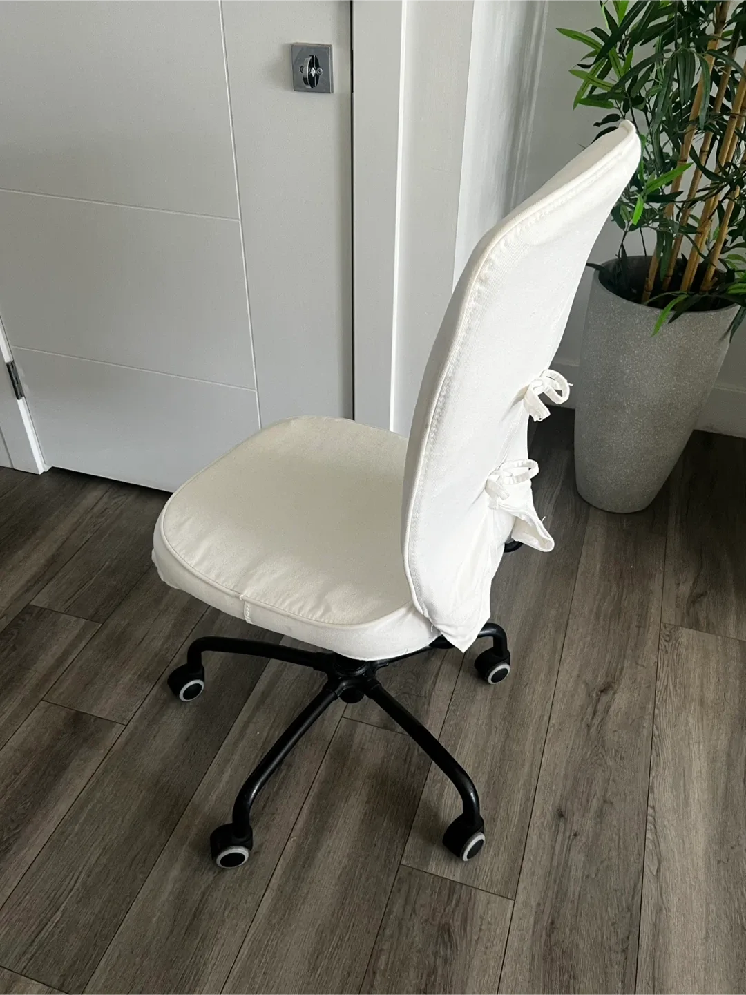 Desk Chair image indicator(7)