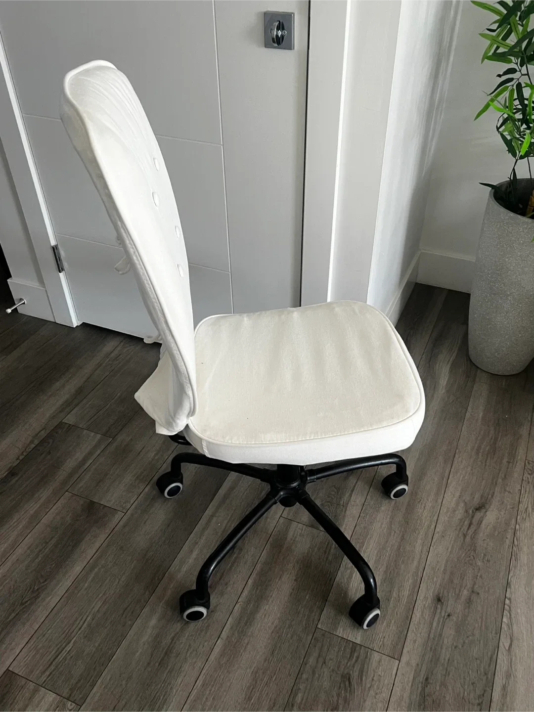 Desk Chair image indicator(8)