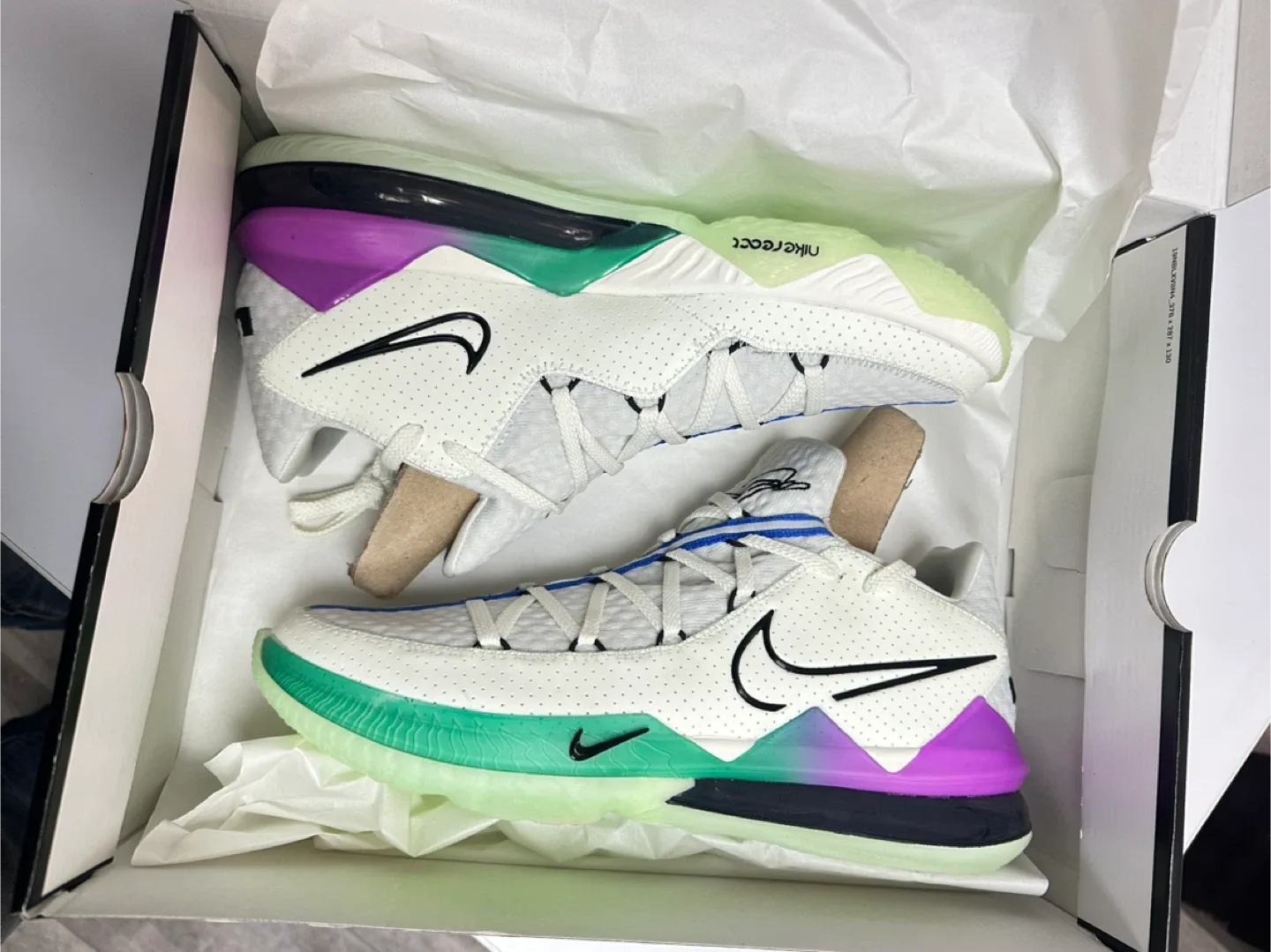 Nike LeBron XVII Low Size 12.5 image indicator(4)