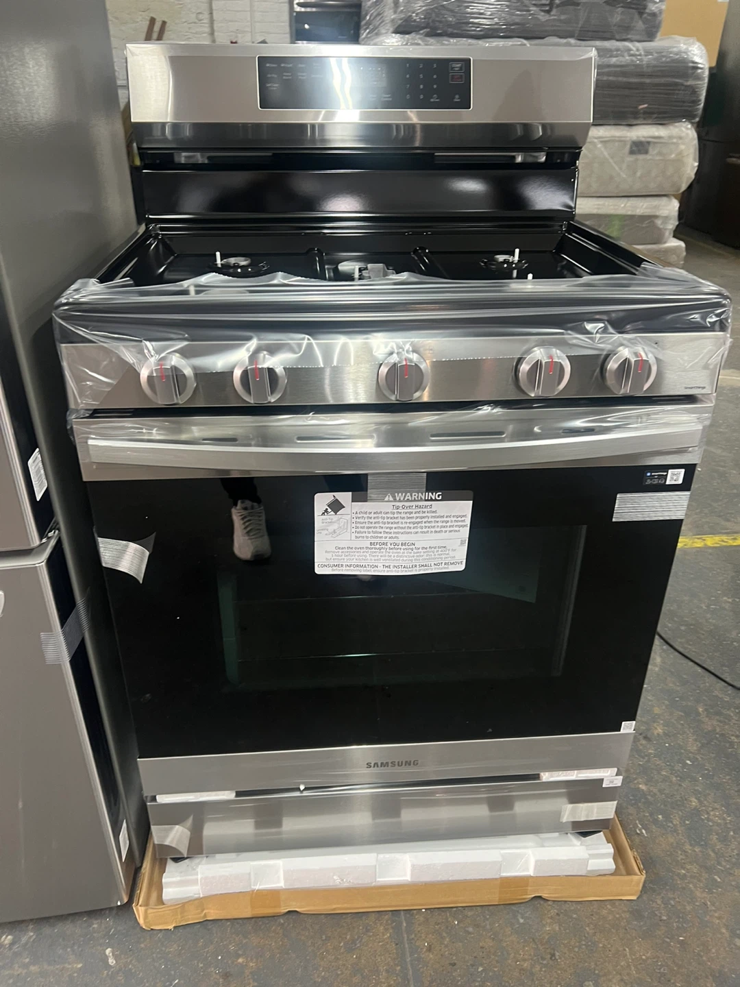 Samsung Gas Range - New in Box!