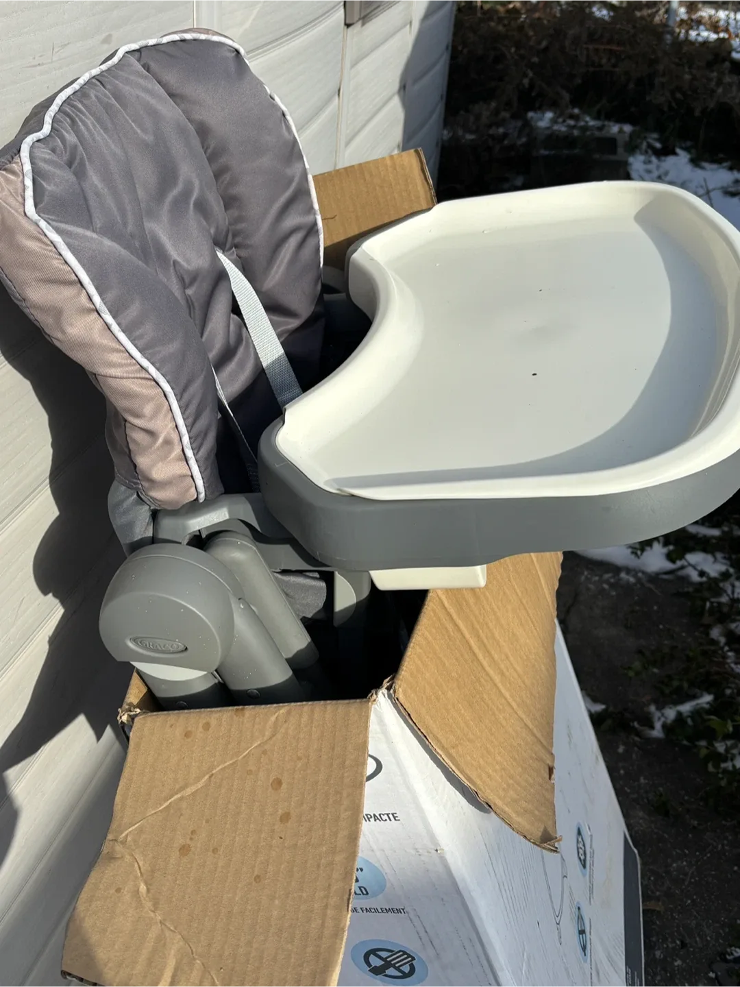 Graco Slim Spaces High Chair - Compact Fold image indicator(2)