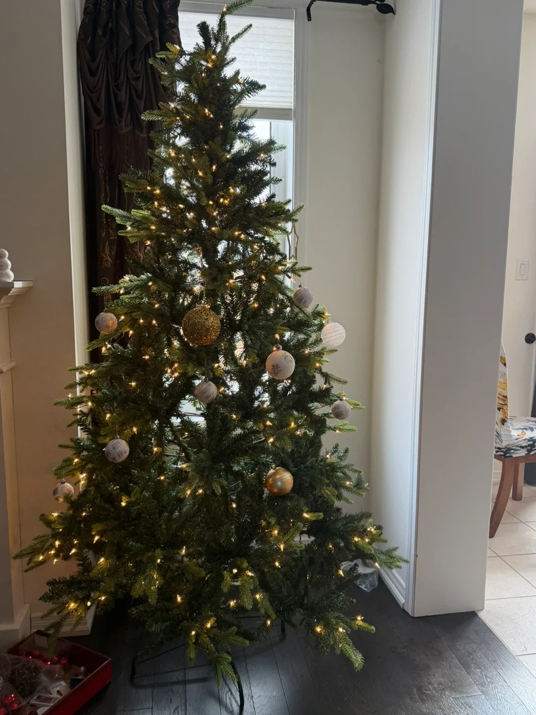 NOMA Pre-Lit Kensington Christmas Tree & Ornaments