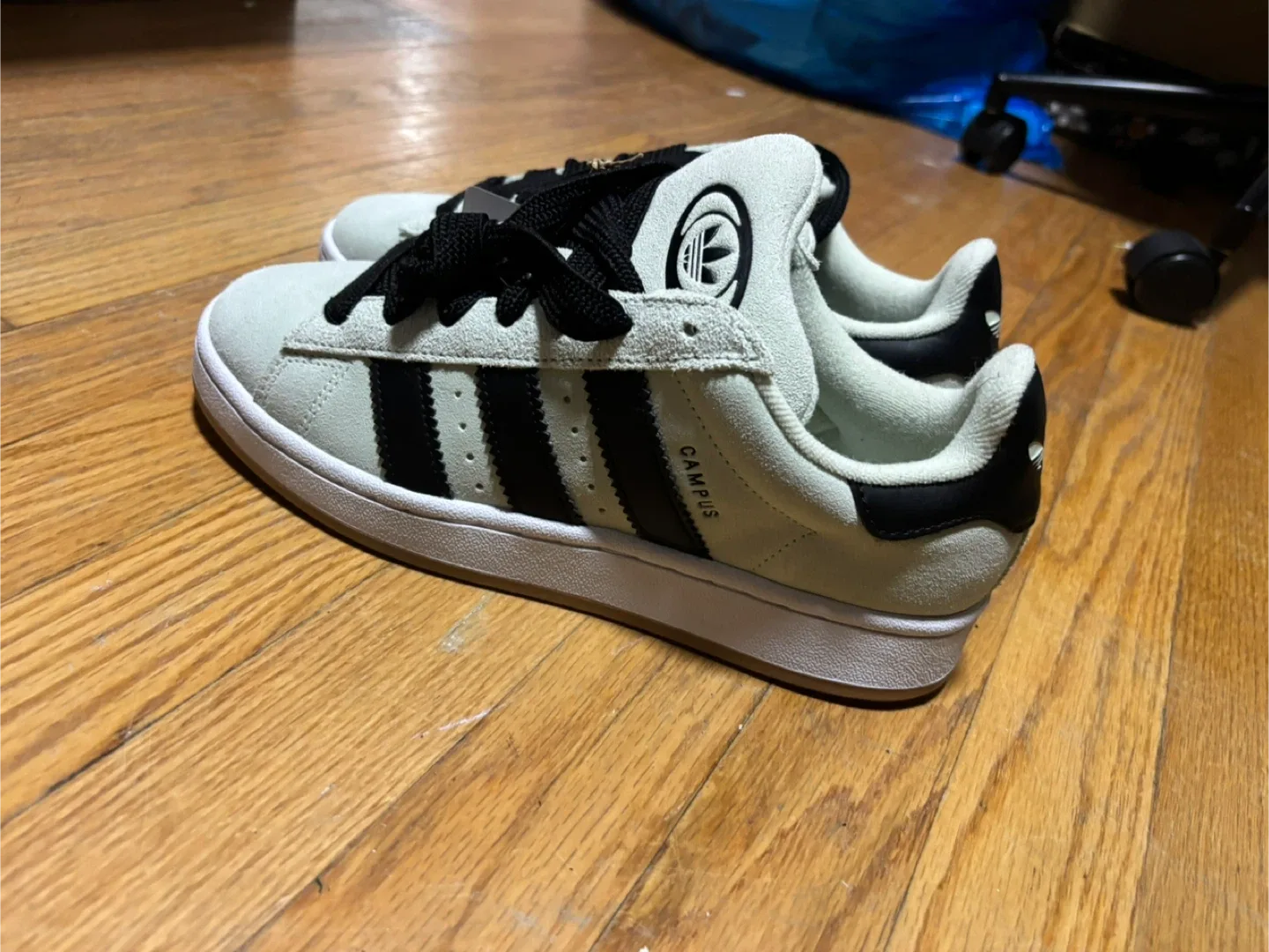 New Adidas Campus 00s Light Green Suede, US 8 image indicator(2)