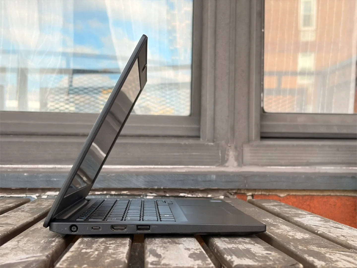 Dell Latitude 7290 Laptop / Core i7 / 16GB / 256GB SSD image indicator(4)