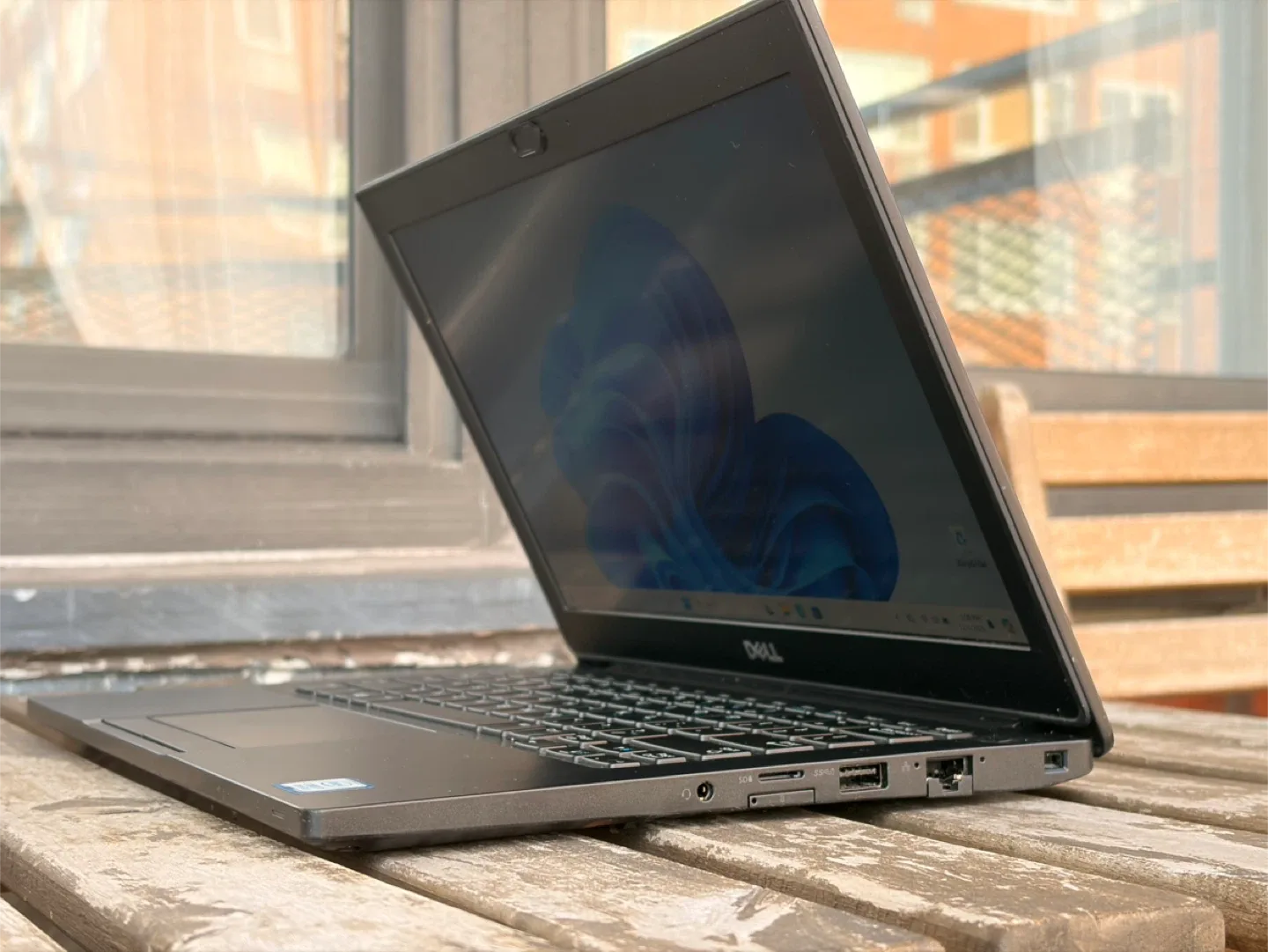 Dell Latitude 7290 Laptop / Core i7 / 16GB / 256GB SSD image indicator(5)