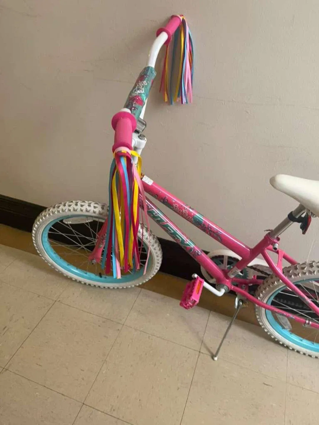 Huffy Girls Bike, Pink & White image indicator(8)