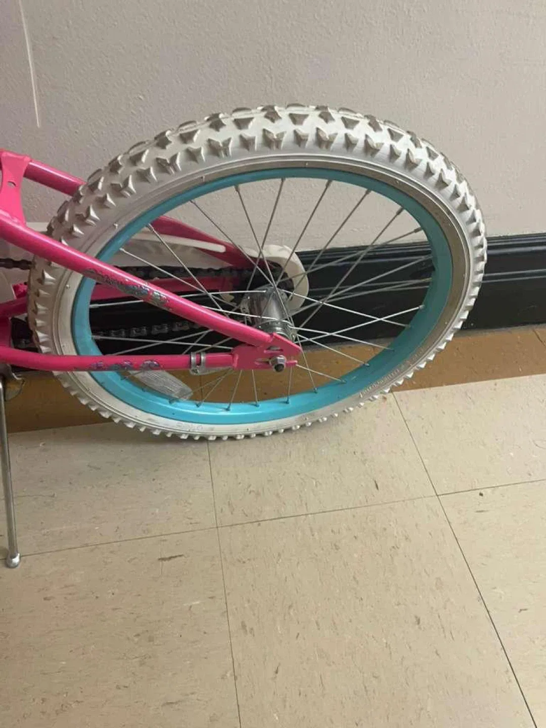 Huffy Girls Bike, Pink & White image indicator(7)