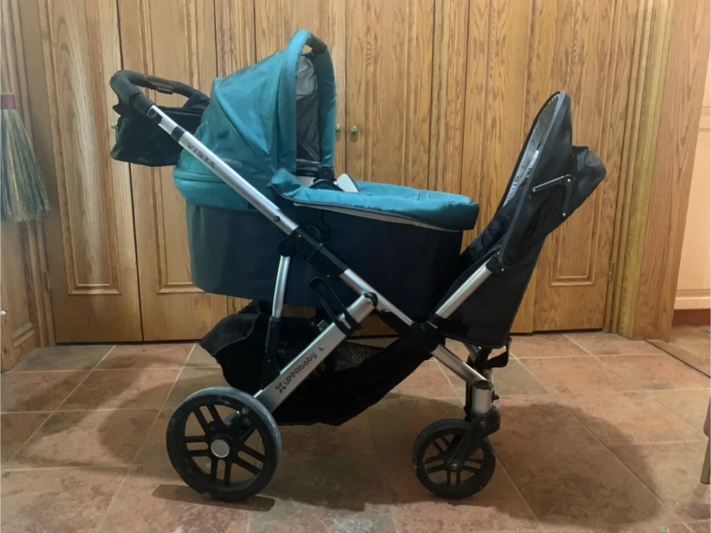 2013 Uppababy stroller with bassinet and rumble seat image indicator(5)