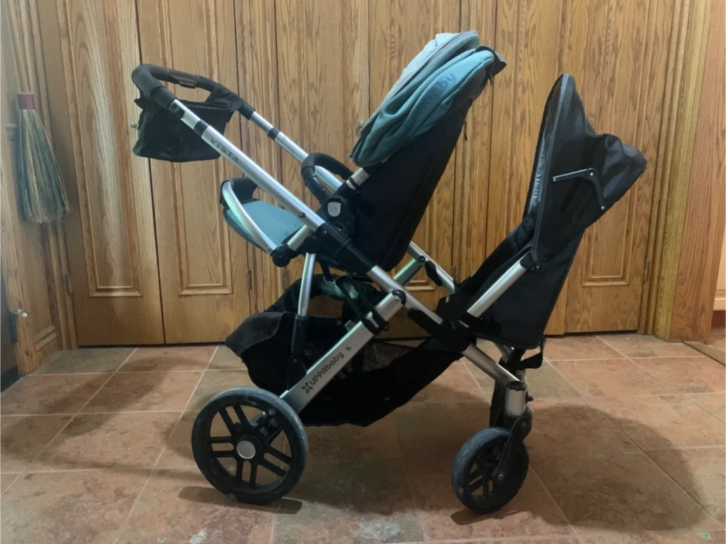 2013 Uppababy stroller with bassinet and rumble seat image indicator(3)