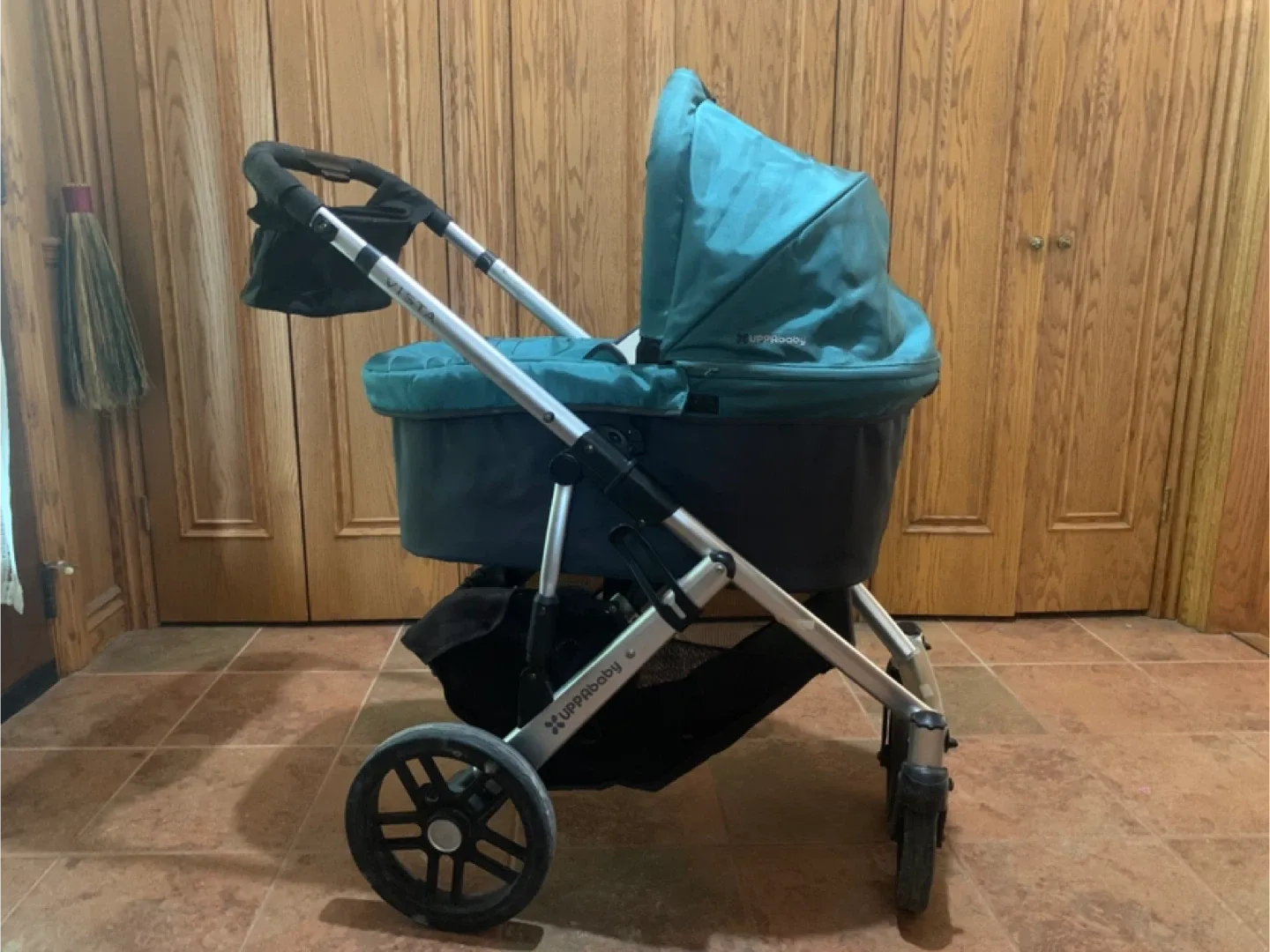 2013 Uppababy stroller with bassinet and rumble seat image indicator(7)