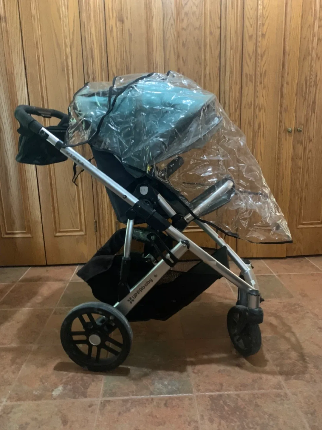 2013 Uppababy stroller with bassinet and rumble seat image indicator(8)