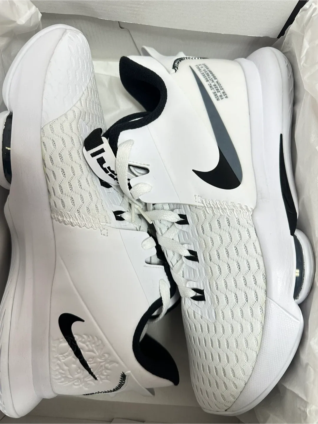 Nike LeBron Witness V White/Black, Men's US 12 image indicator(4)