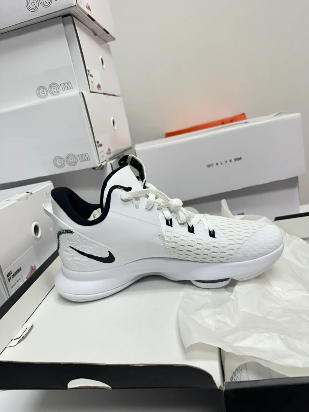 Nike LeBron Witness V White/Black, Men's US 12 image indicator(3)