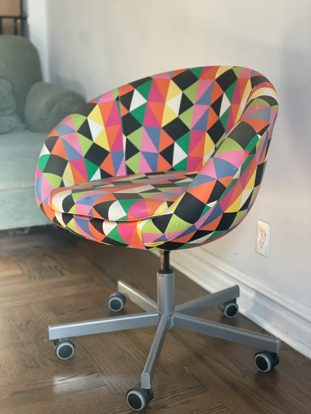 Colorful Patterned Swivel Chair image indicator(2)