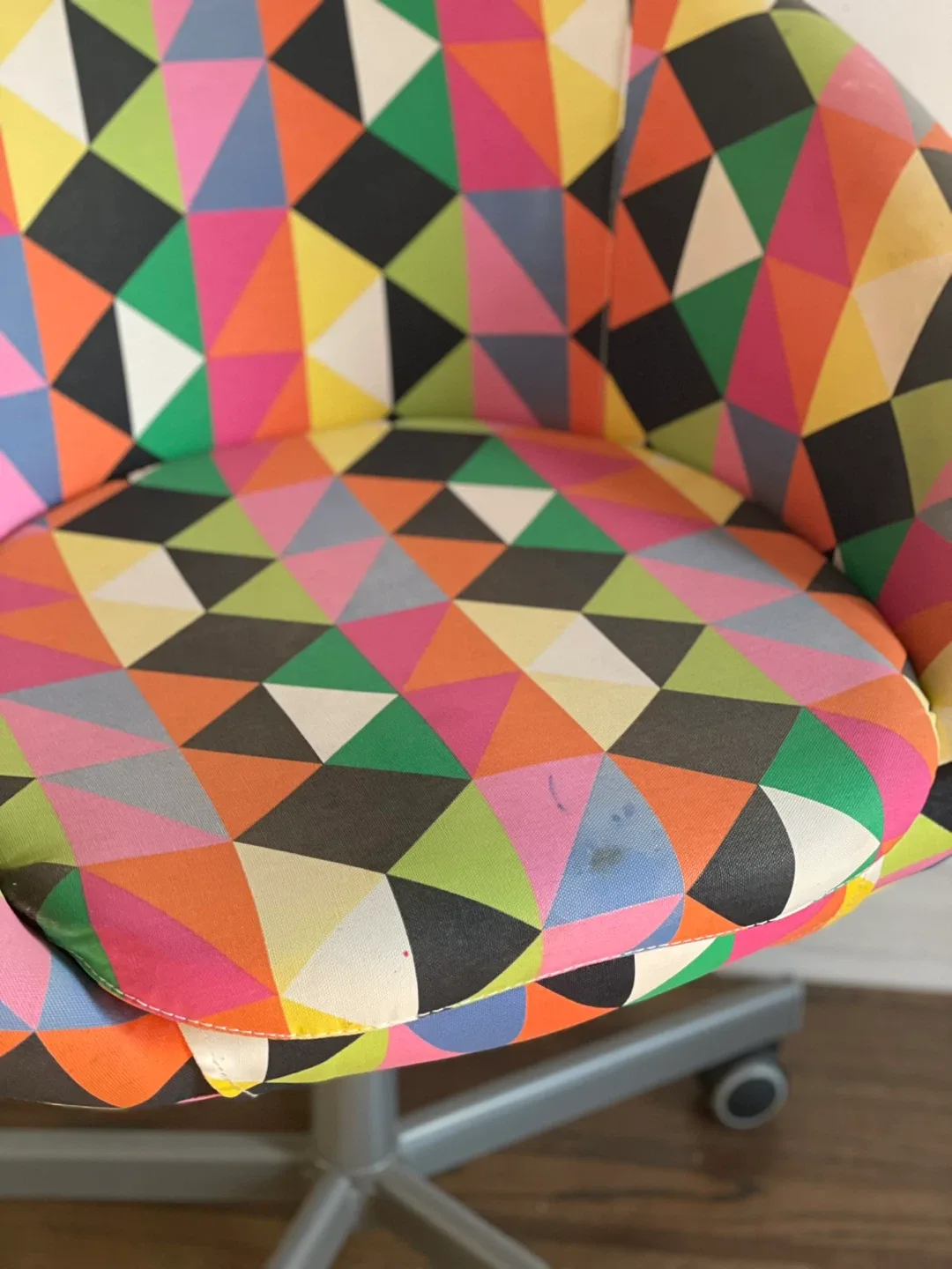 Colorful Patterned Swivel Chair image indicator(3)