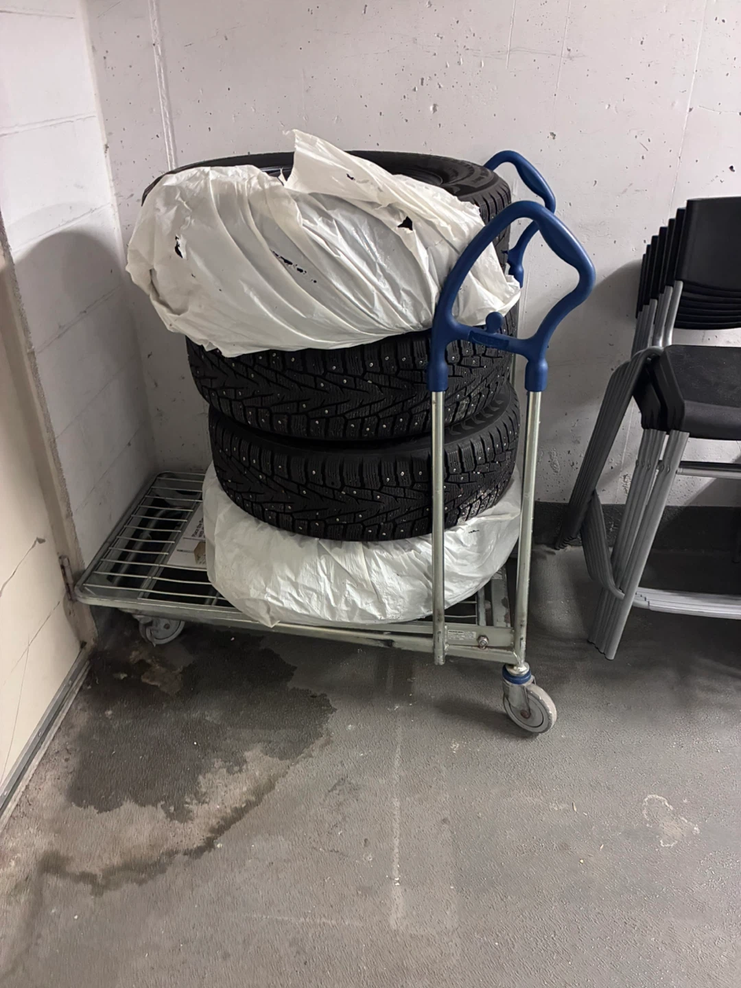 Set of 4 Studded Winter Tires and rims - photo 5