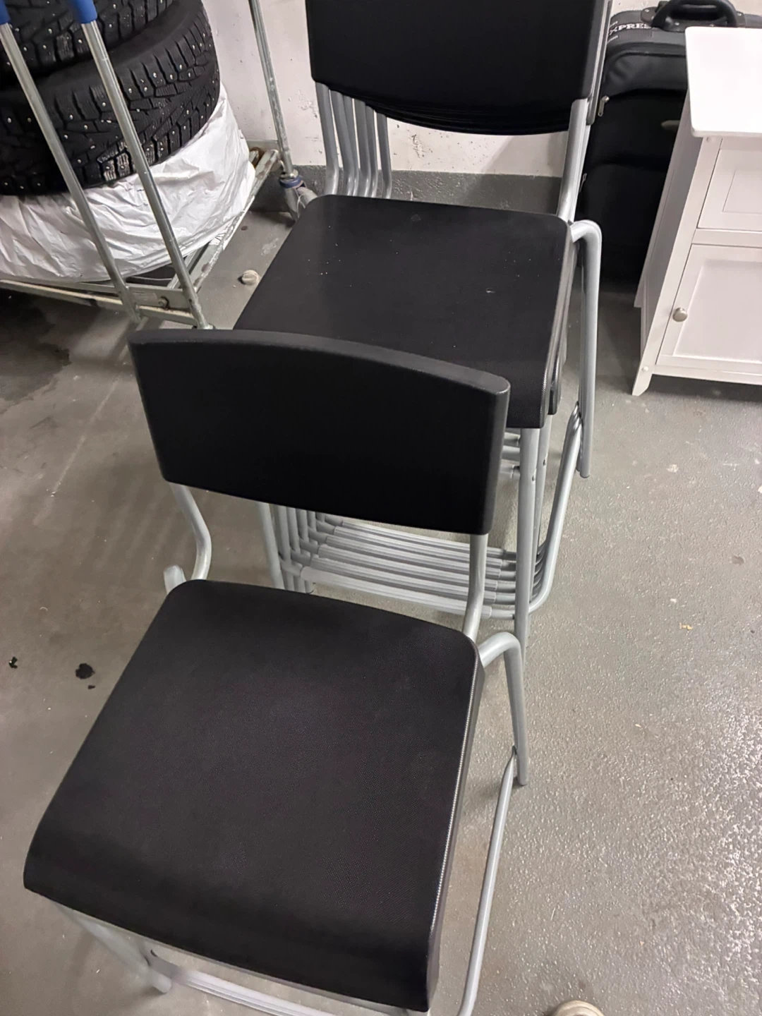Stackable Black Chairs - Set of 5 - photo 4