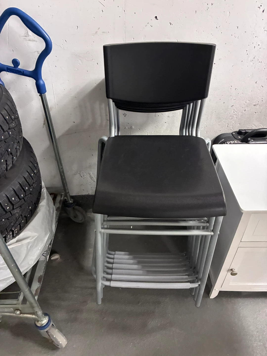 Stackable Black Chairs - Set of 5 - photo 3