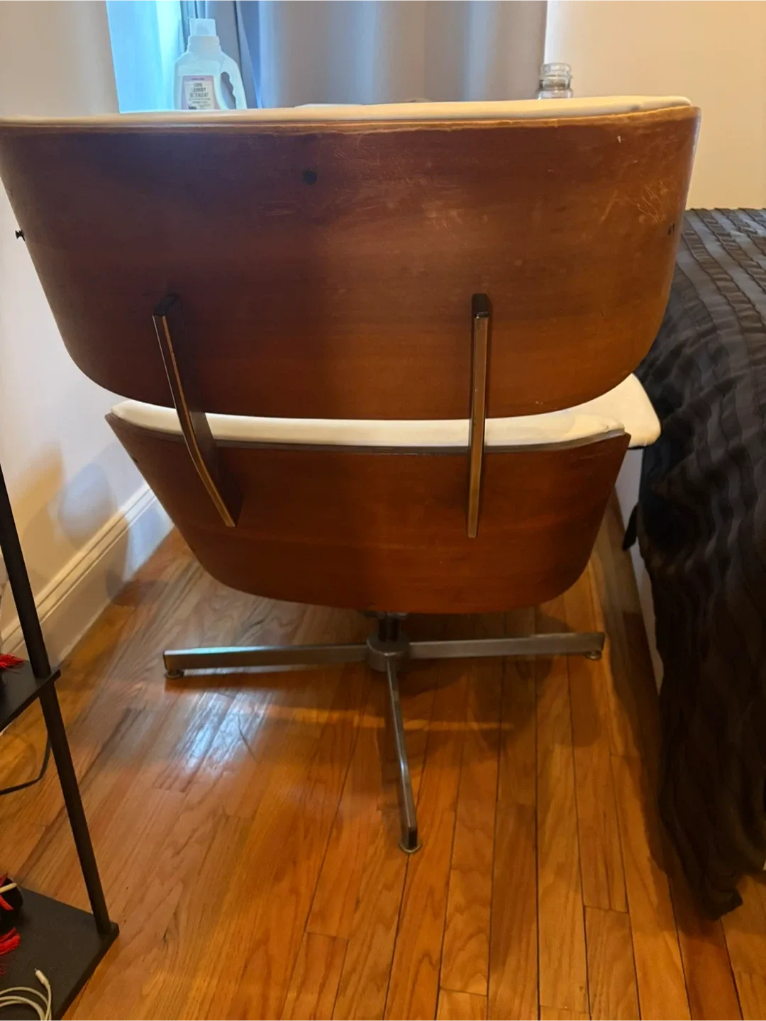 Eames Style Lounge Chair - White Leather image indicator(3)