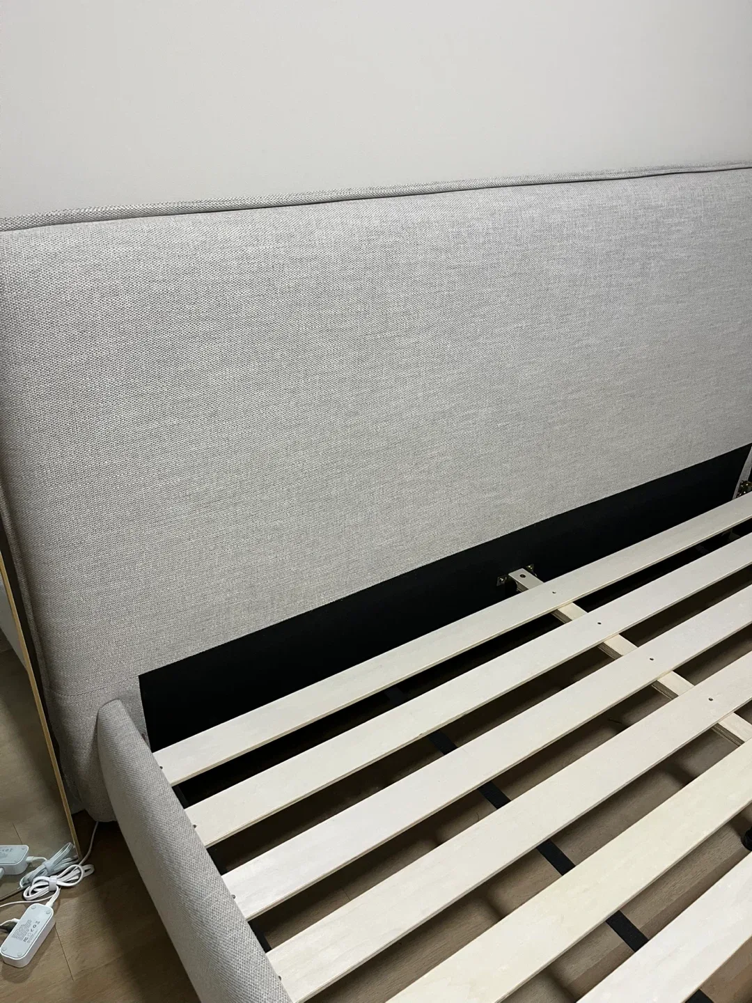 King Upholstered Bed Frame - Light Gray image indicator(4)