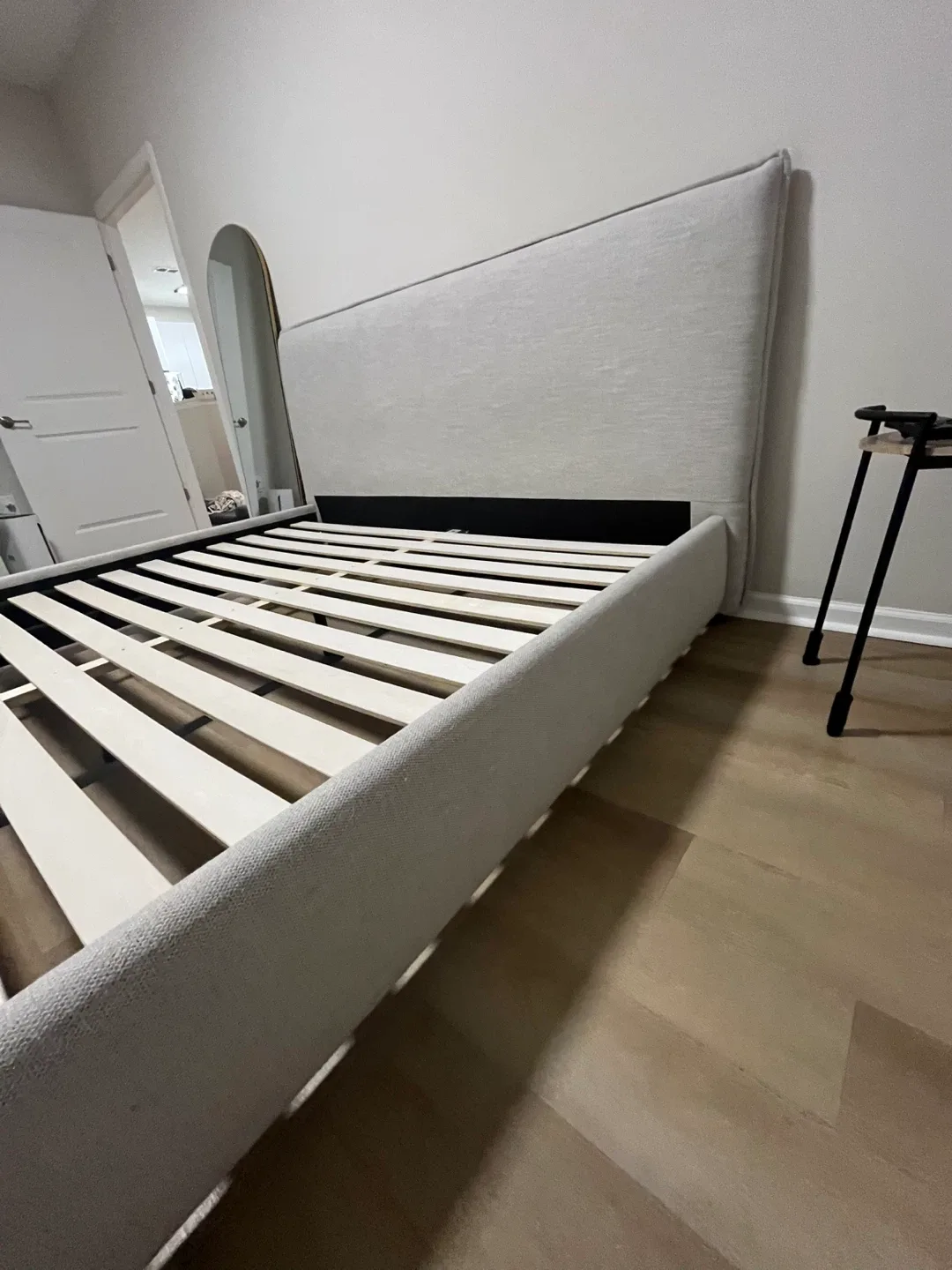 King Upholstered Bed Frame - Light Gray image indicator(7)