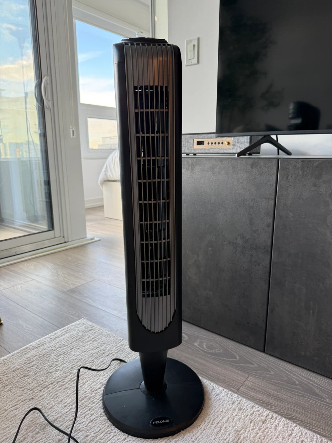Black Pelonis 35” Tower Fan