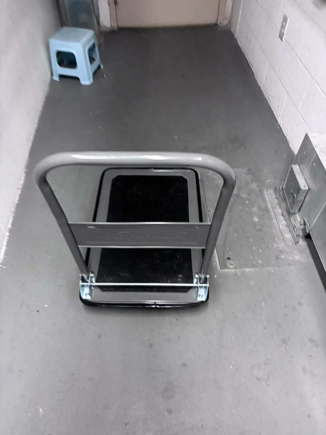 Pack-n-Roll Folding Platform Cart image indicator(2)