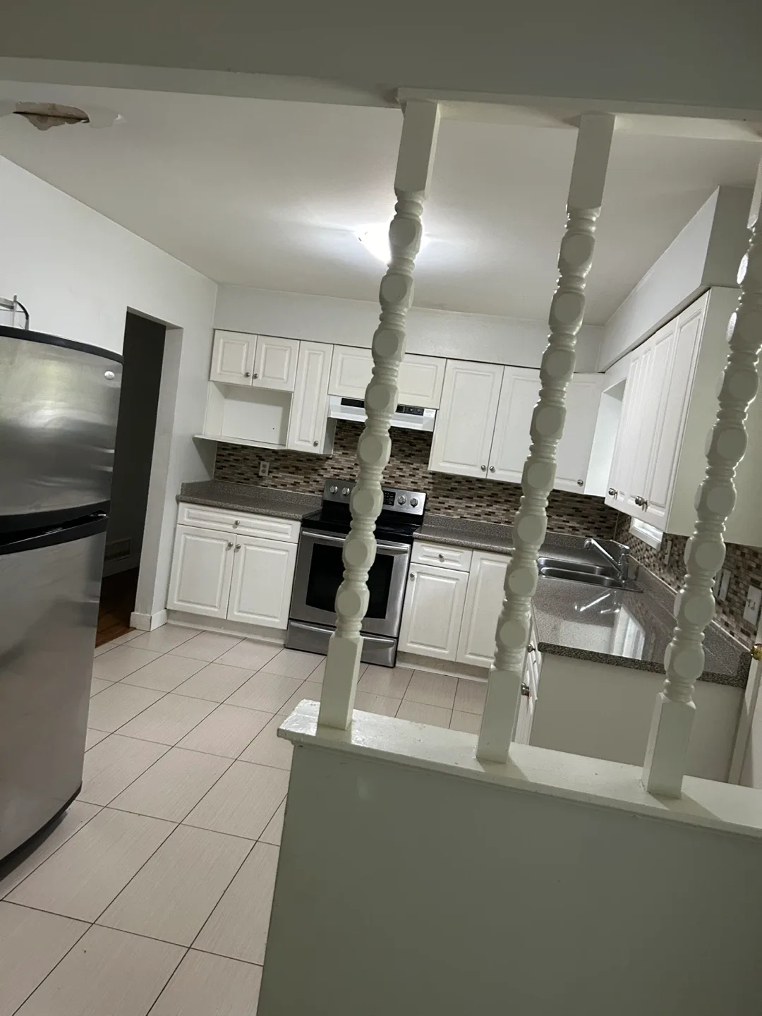 3 bedroom and 1and half washroom house for rent image indicator(2)