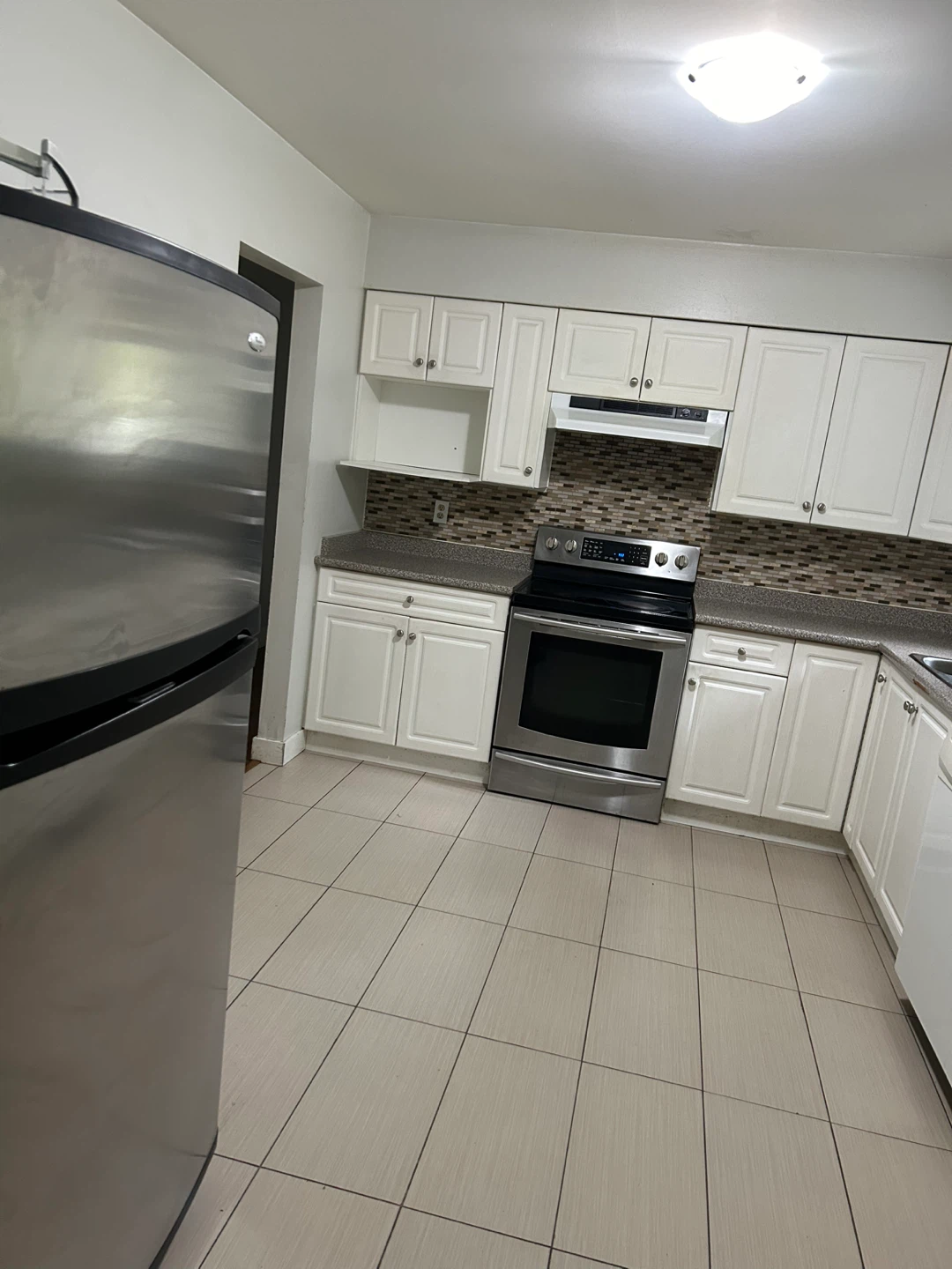 3 bedroom and 1and half washroom house for rent - photo 3