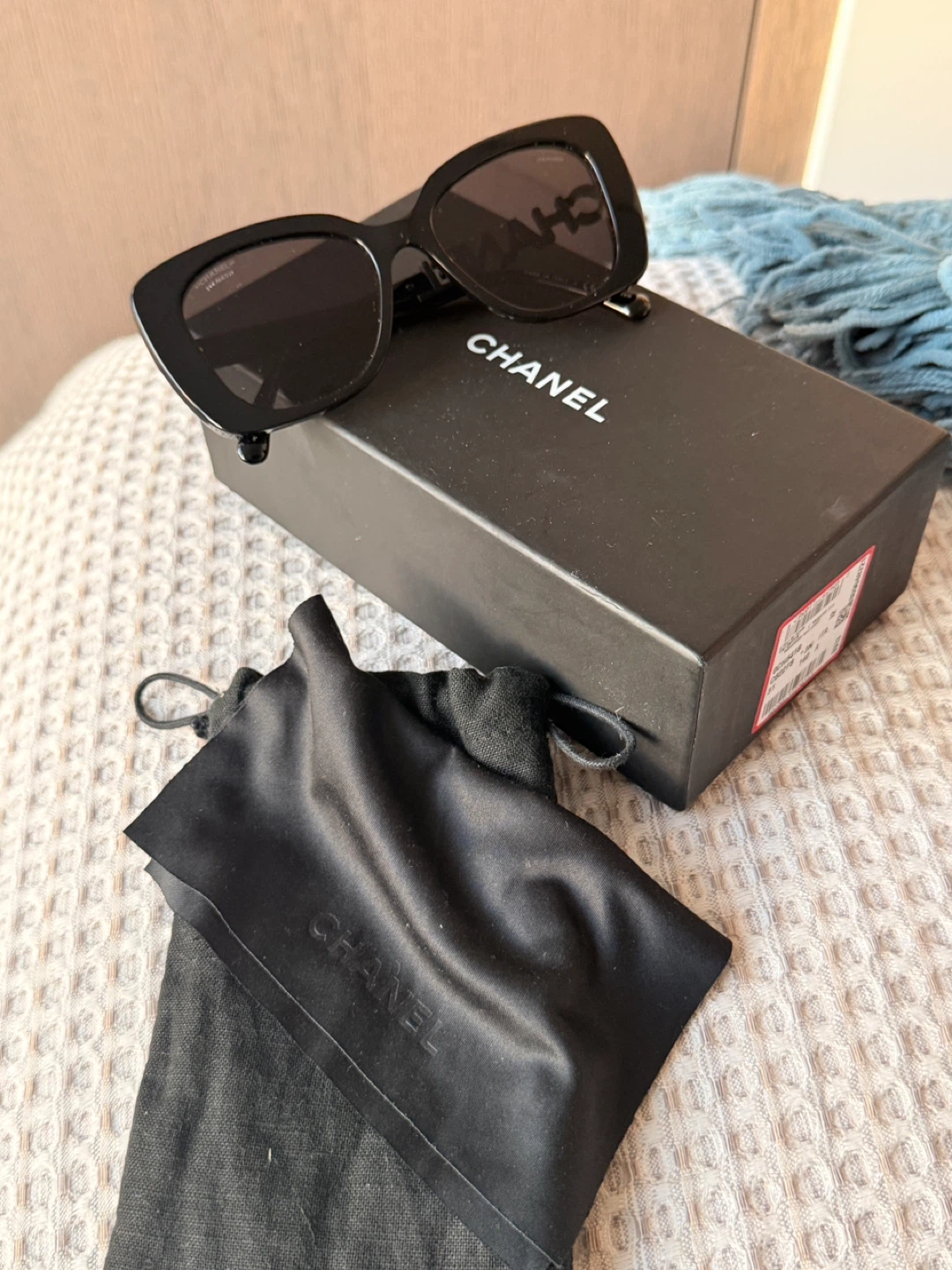 Chanel Black Sunglasses with Case - photo 3