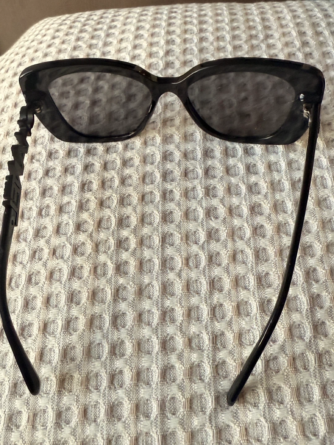 Chanel Black Sunglasses with Case - photo 4