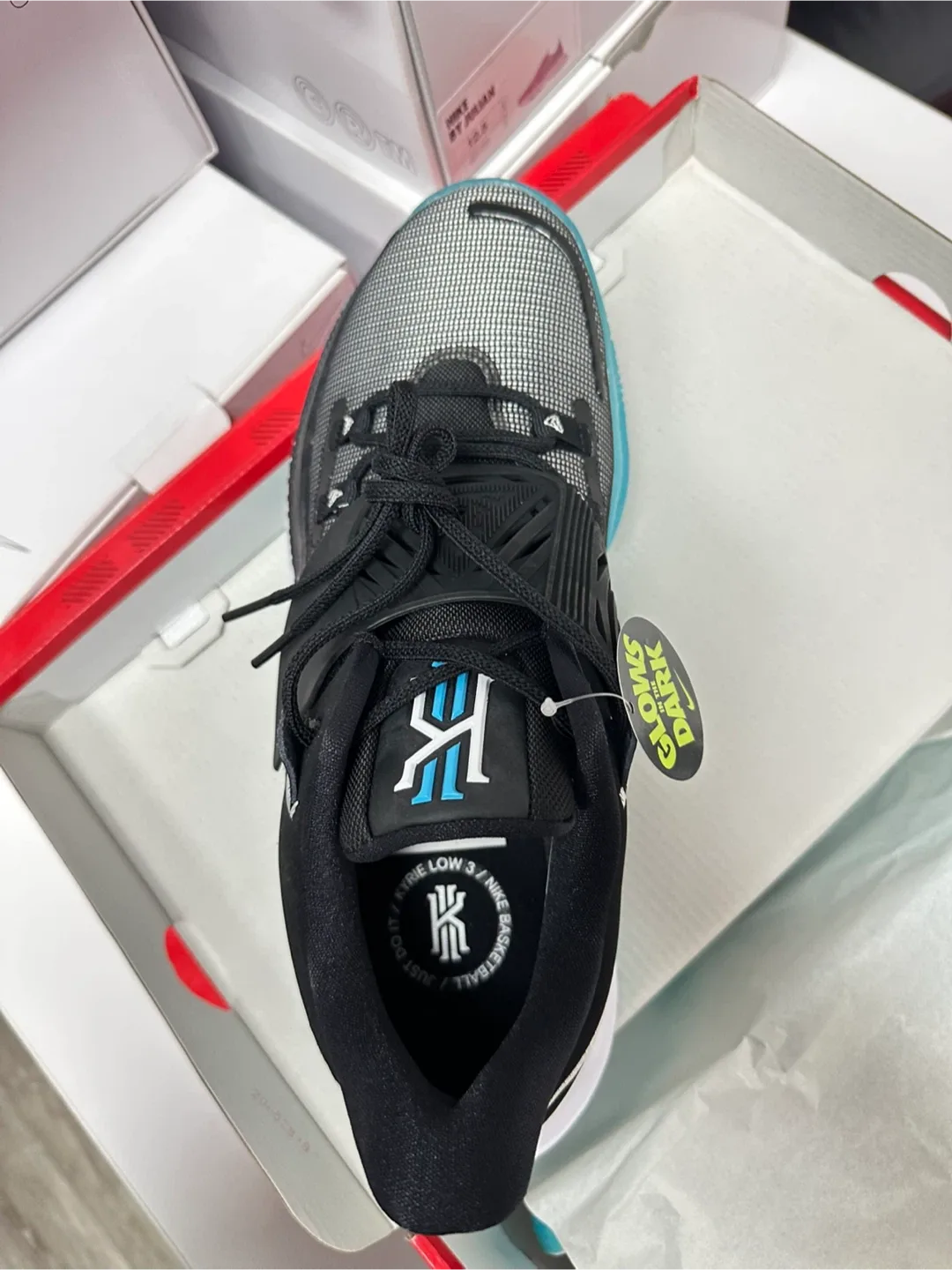 Nike Kyrie Low 3 Basketball Shoes - Size 12.5 image indicator(3)