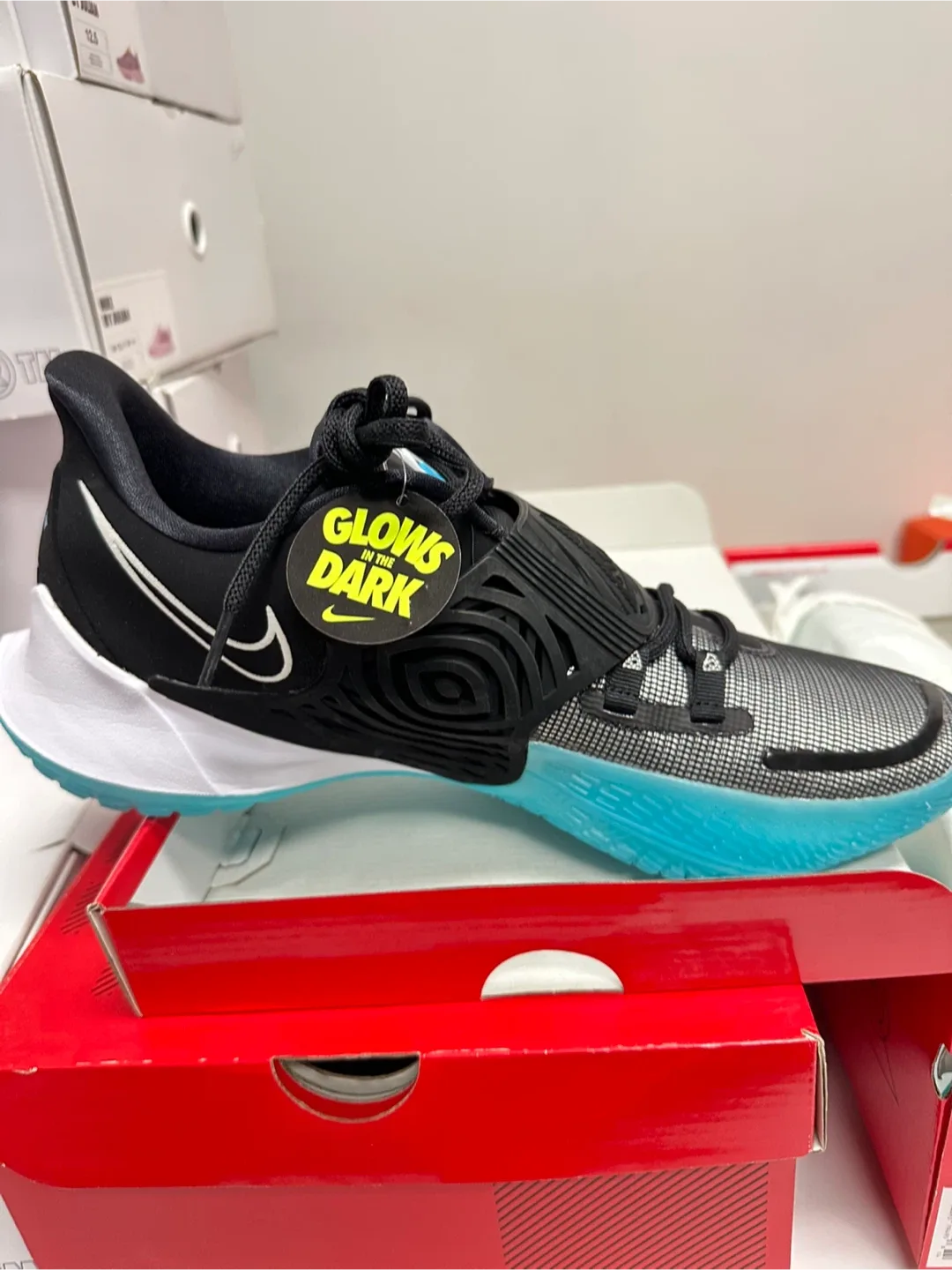 Nike Kyrie Low 3 Basketball Shoes - Size 12.5