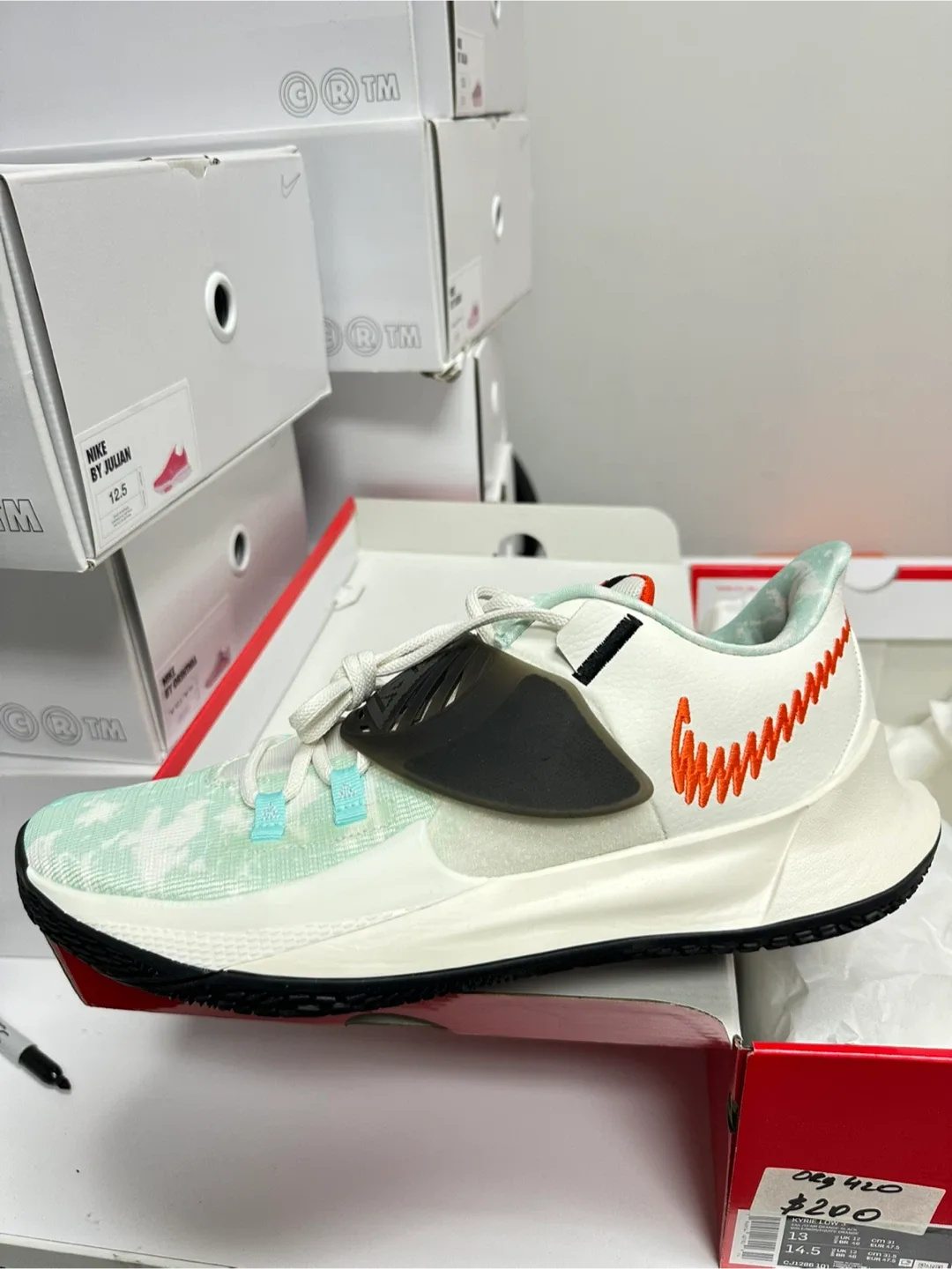 Nike Kyrie Low 3 White/Orange Size 13