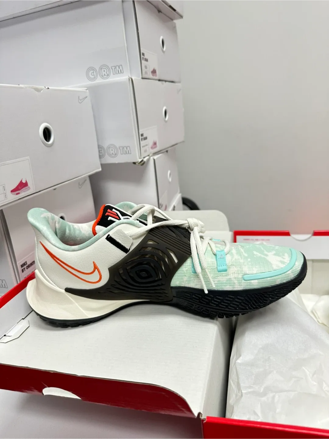 Nike Kyrie Low 3 White/Orange Size 13 image indicator(2)