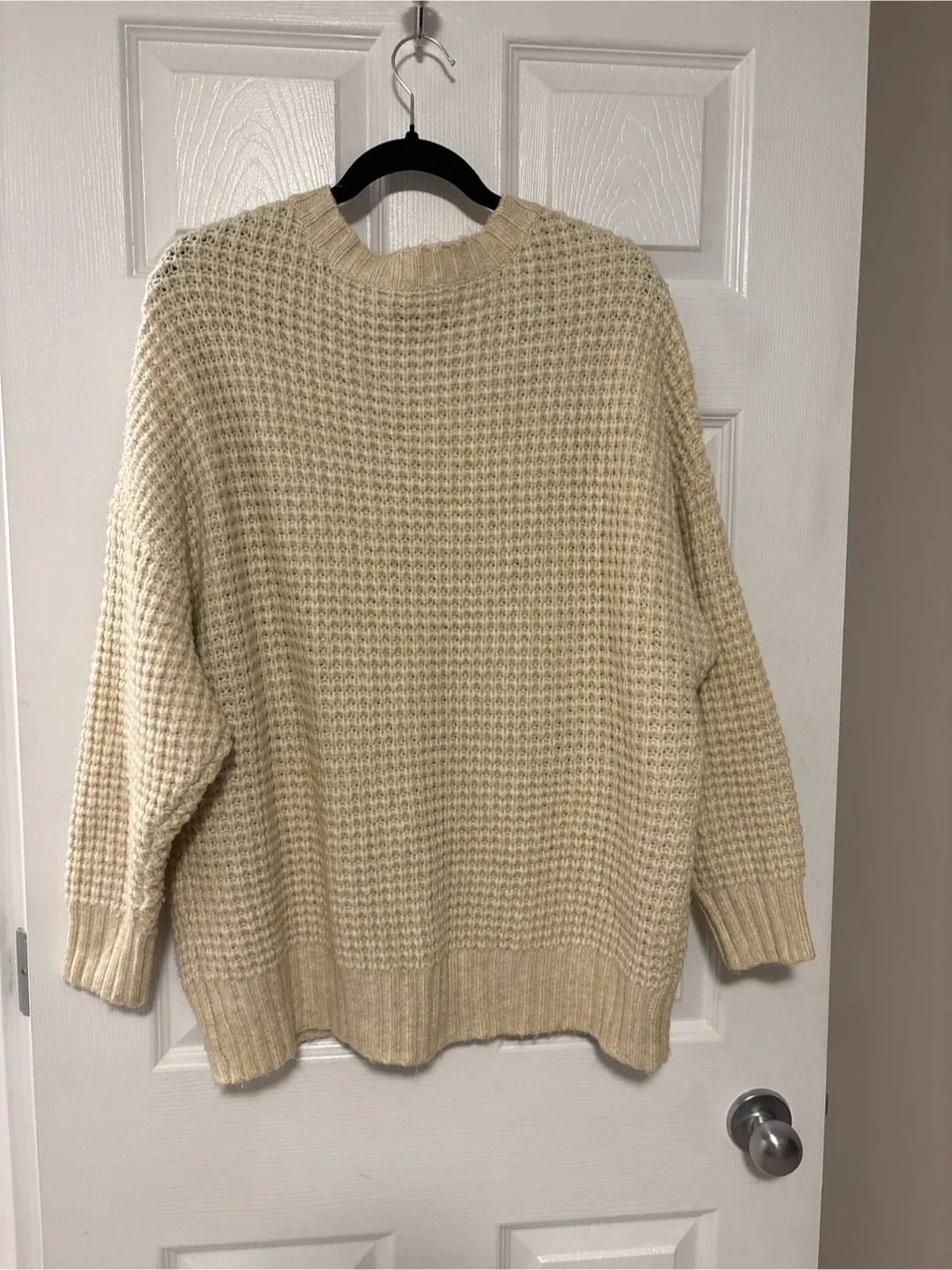 American Eagle Cream V-Neck Sweater XL image indicator(4)