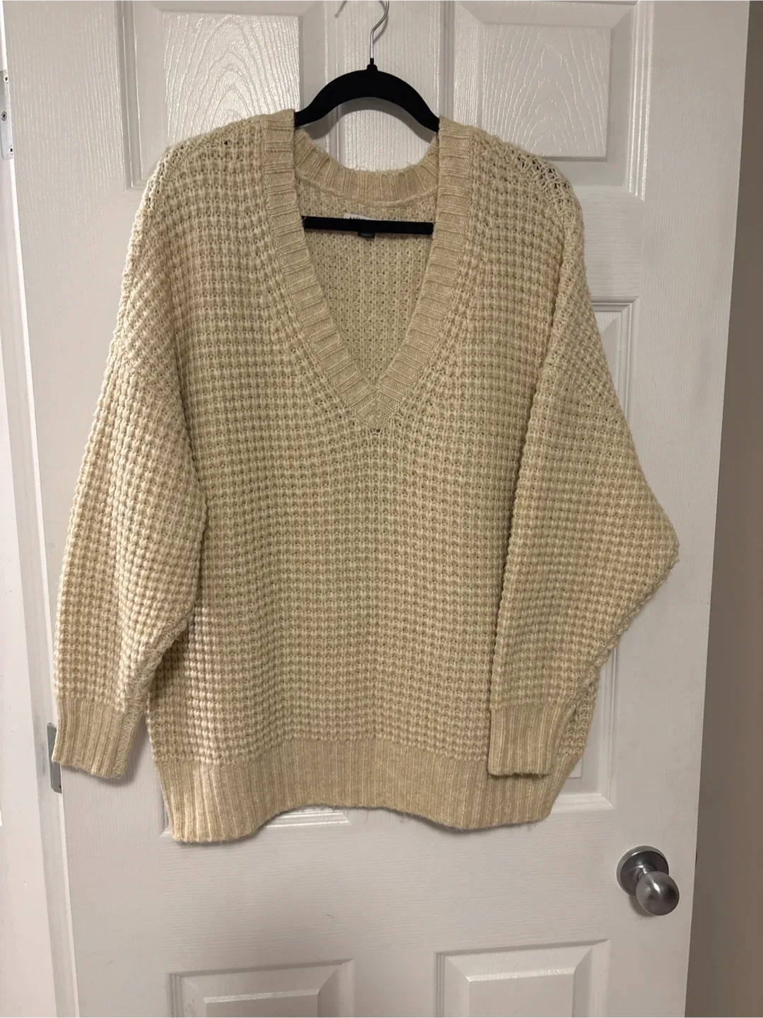 American Eagle Cream V-Neck Sweater XL