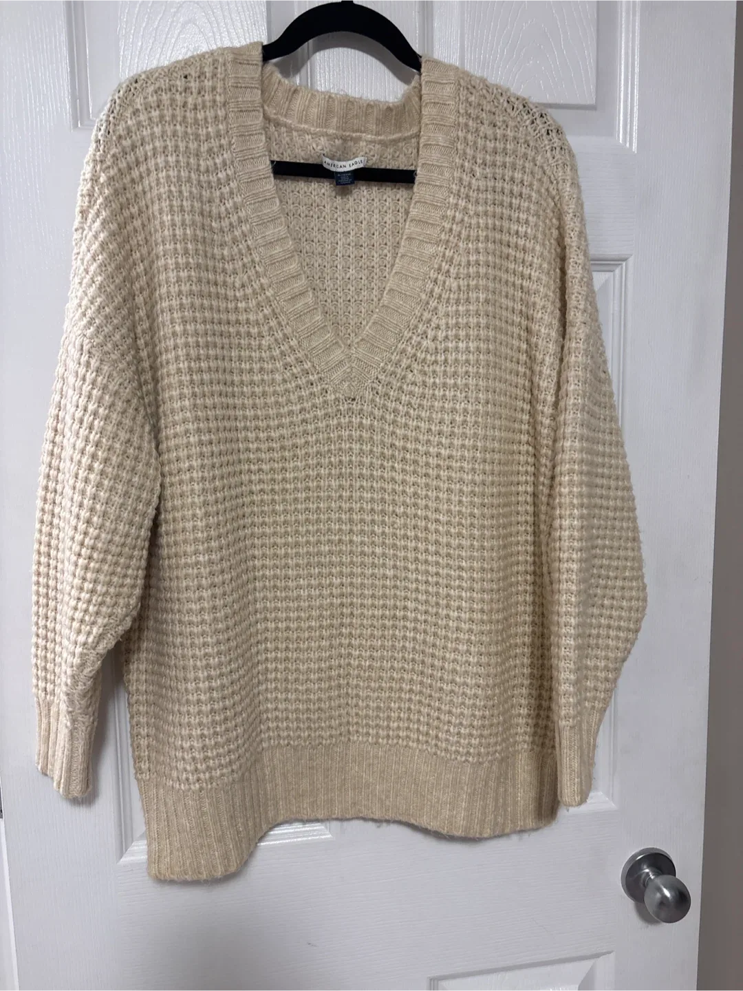 American Eagle Cream V-Neck Sweater XL image indicator(6)