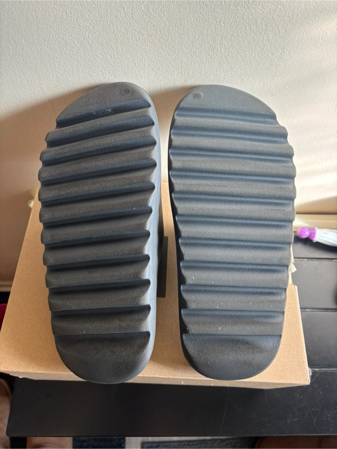 Onyx Yeezy Slides Men’s Sz 12 - photo 4