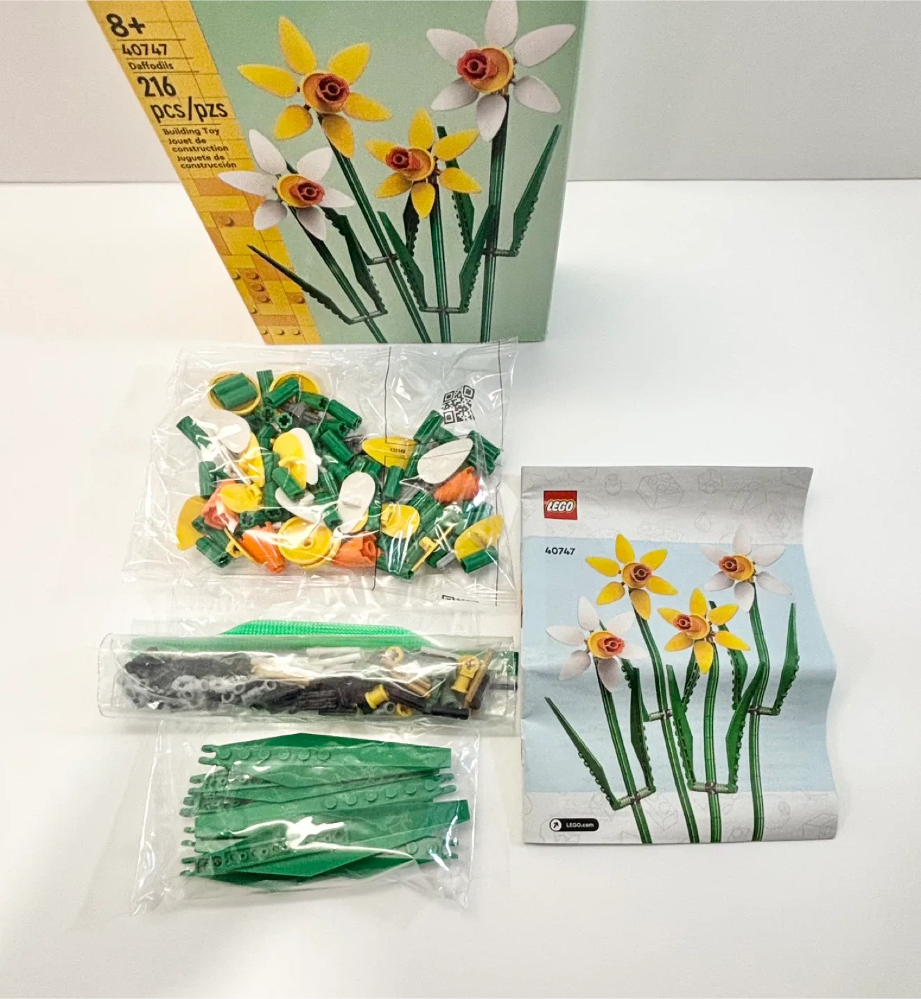 LEGO kit Daffodils Building Kit image indicator(2)