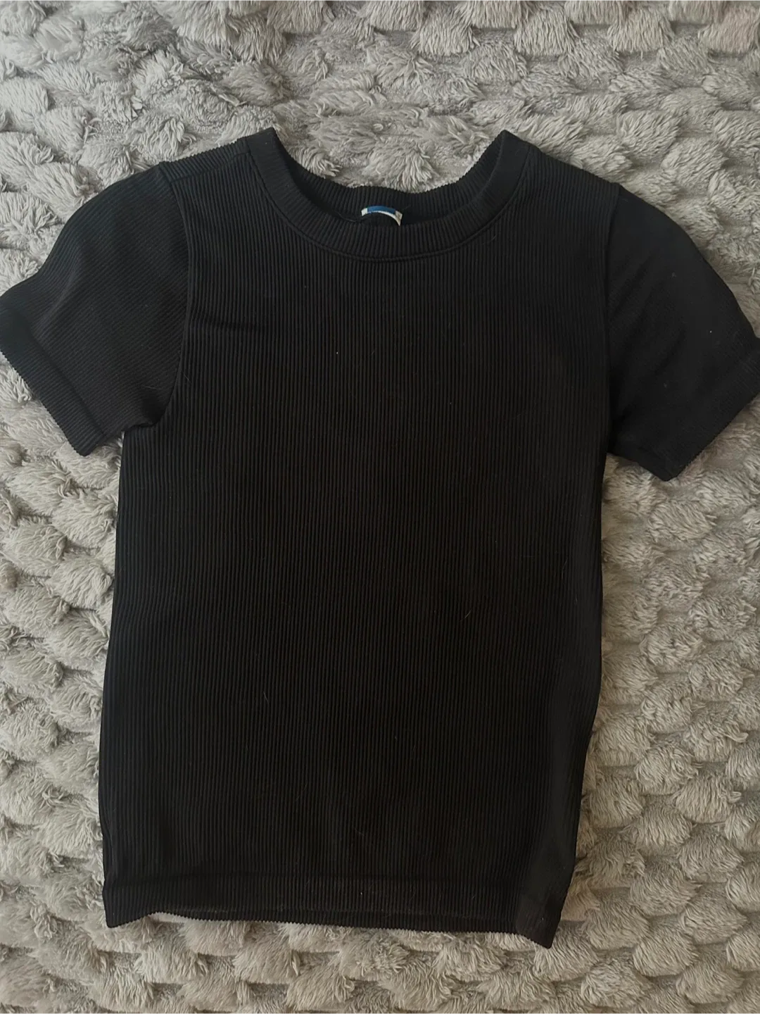 Seamless Black Ribbed T-shirt (Aritzia dupe)