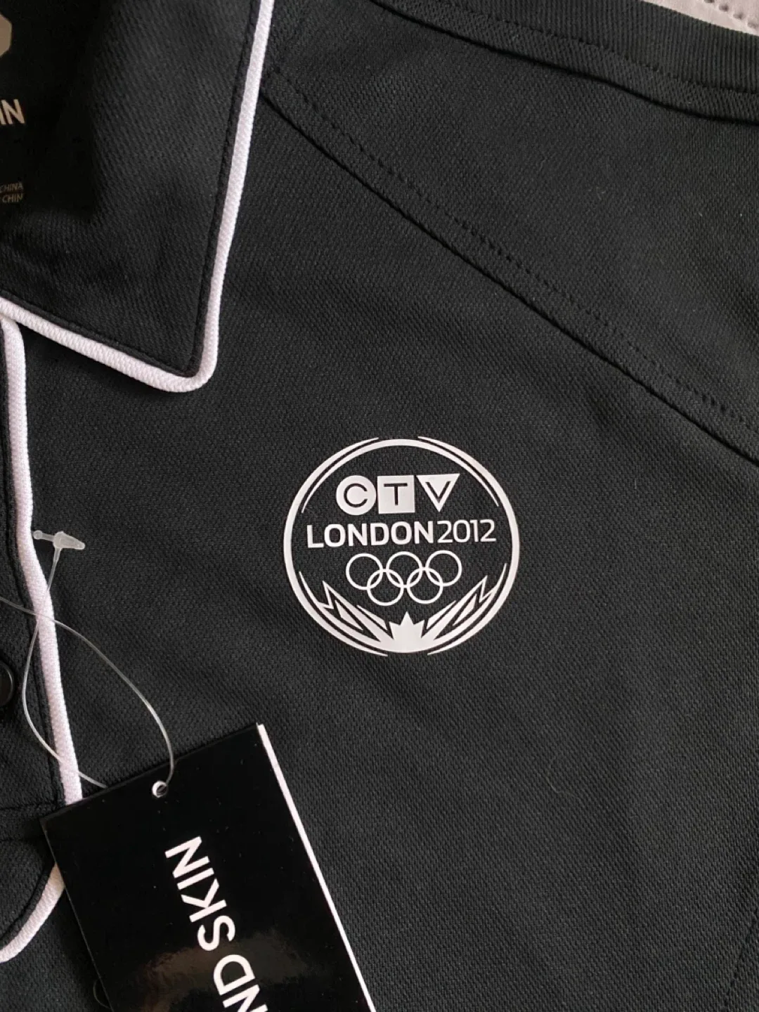 BNWT women’s golf shirt image indicator(3)