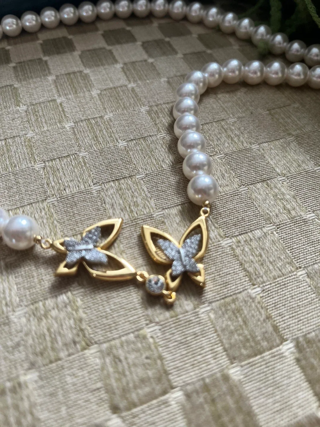 Pearl Necklace with Butterfly Pendants image indicator(6)