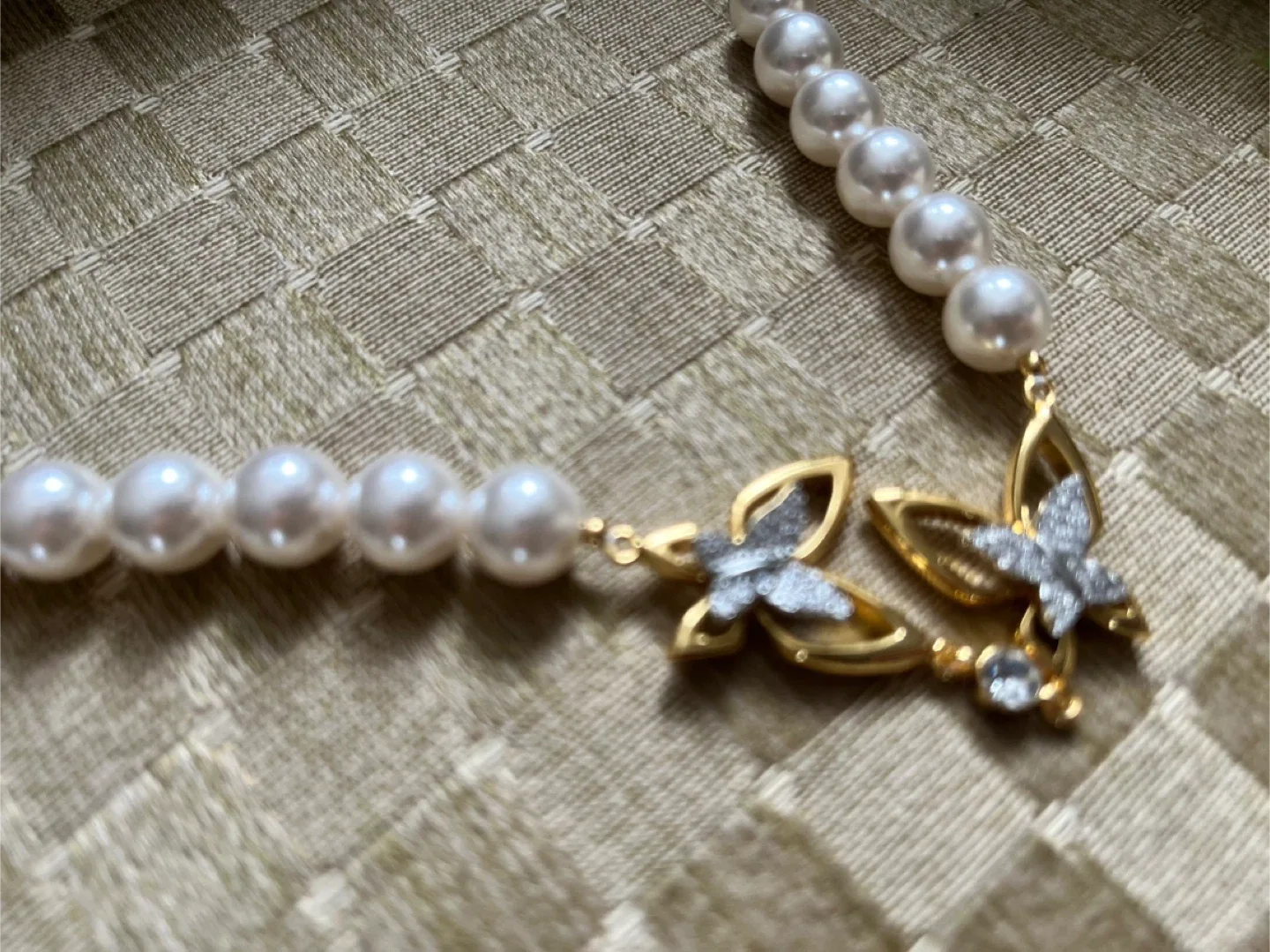 Pearl Necklace with Butterfly Pendants image indicator(5)