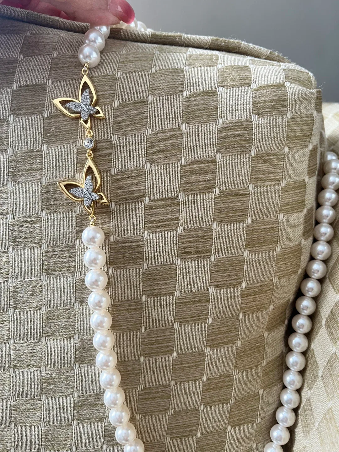 Pearl Necklace with Butterfly Pendants image indicator(2)